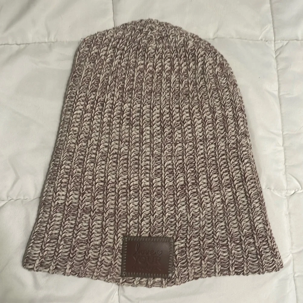 💰Love Your Melon Women’s Winter Beanie Hat Maroon & White Knit Woven With Logo - Picture 1 of 4
